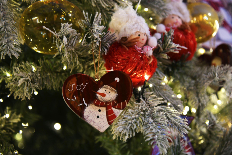 Adding a touch of Romance: Christmas Decoration Ideas for the Dating and App Dating Enthusiasts