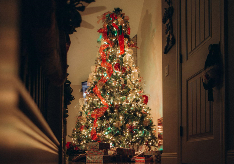 Transform Your Holidays with the Perfect Tree Skirt 